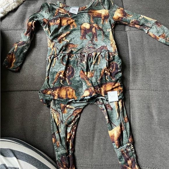 B 7   Ready Set Romper - Picture 1 of 5